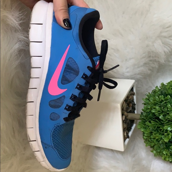 Nike Shoes - NIKE FREE 5.0